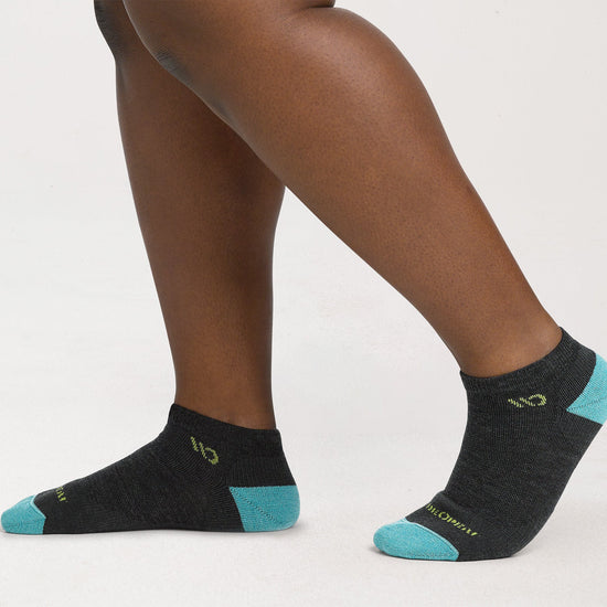 Women's Solid Midweight No Show Sock